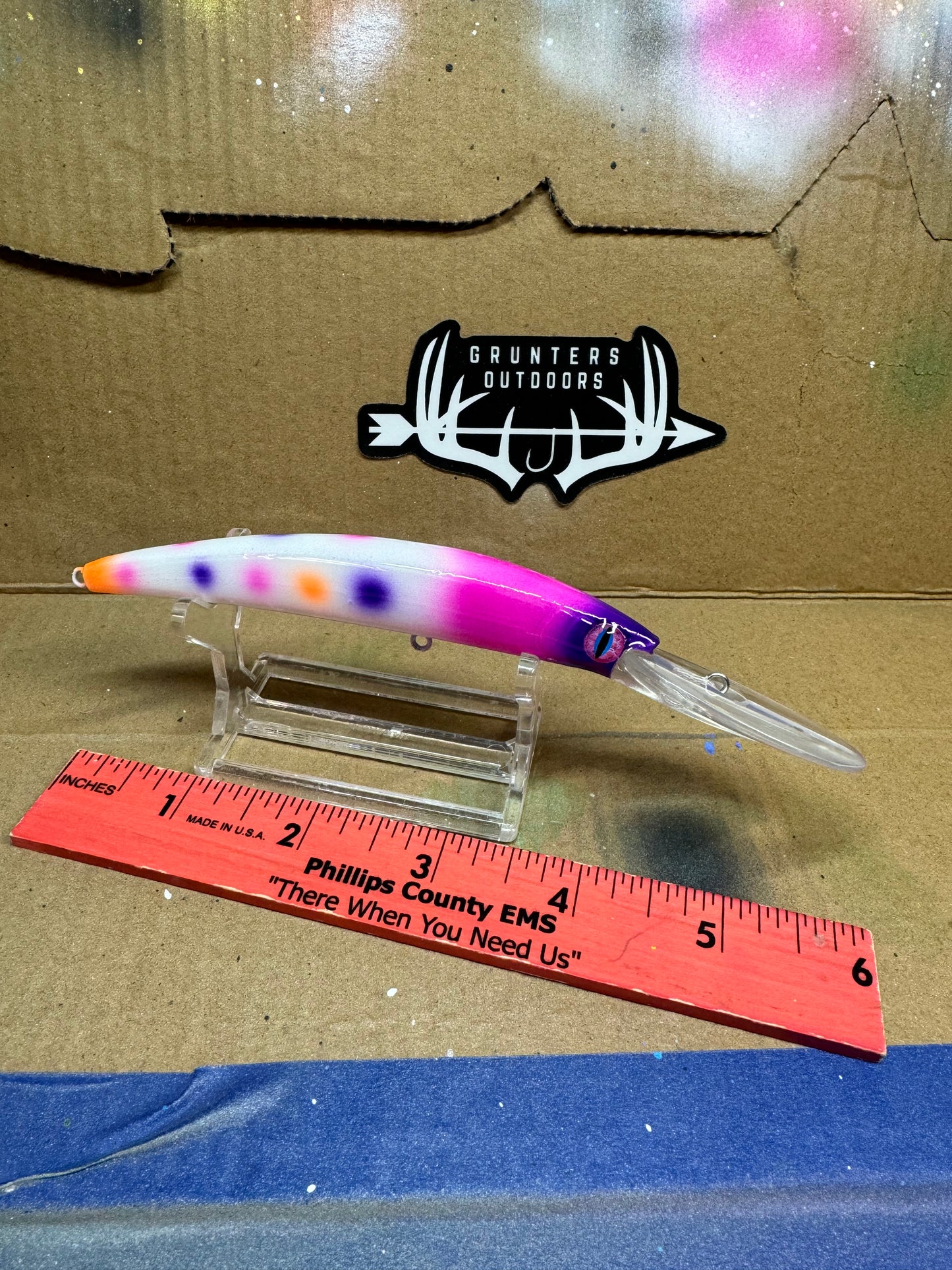 Walleye Deep Diver Hand-Painted Lure